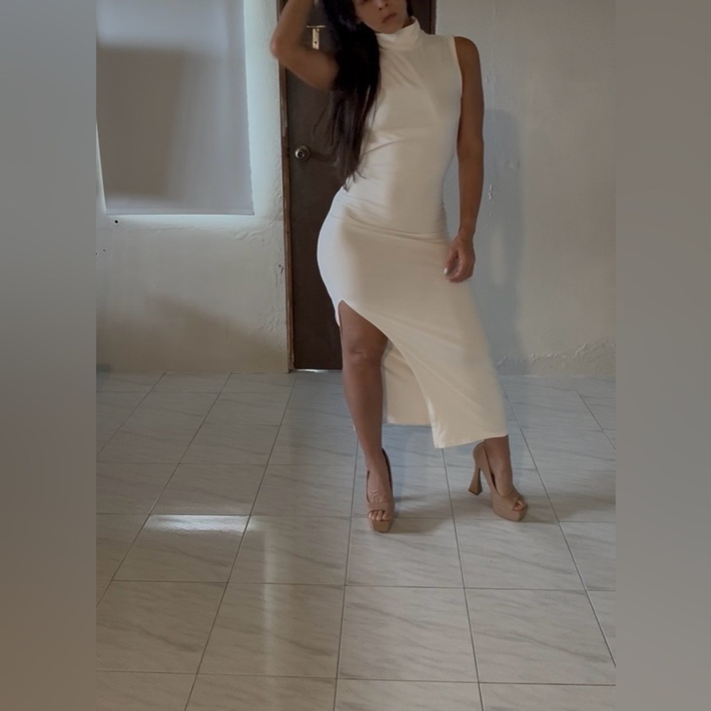 🆕White Backless Cross-Strap Maxi Dress - Picture 5 of 15